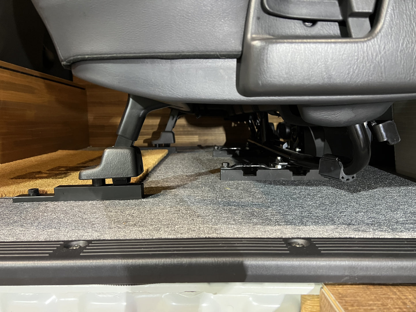 後部座席移設ブラケット