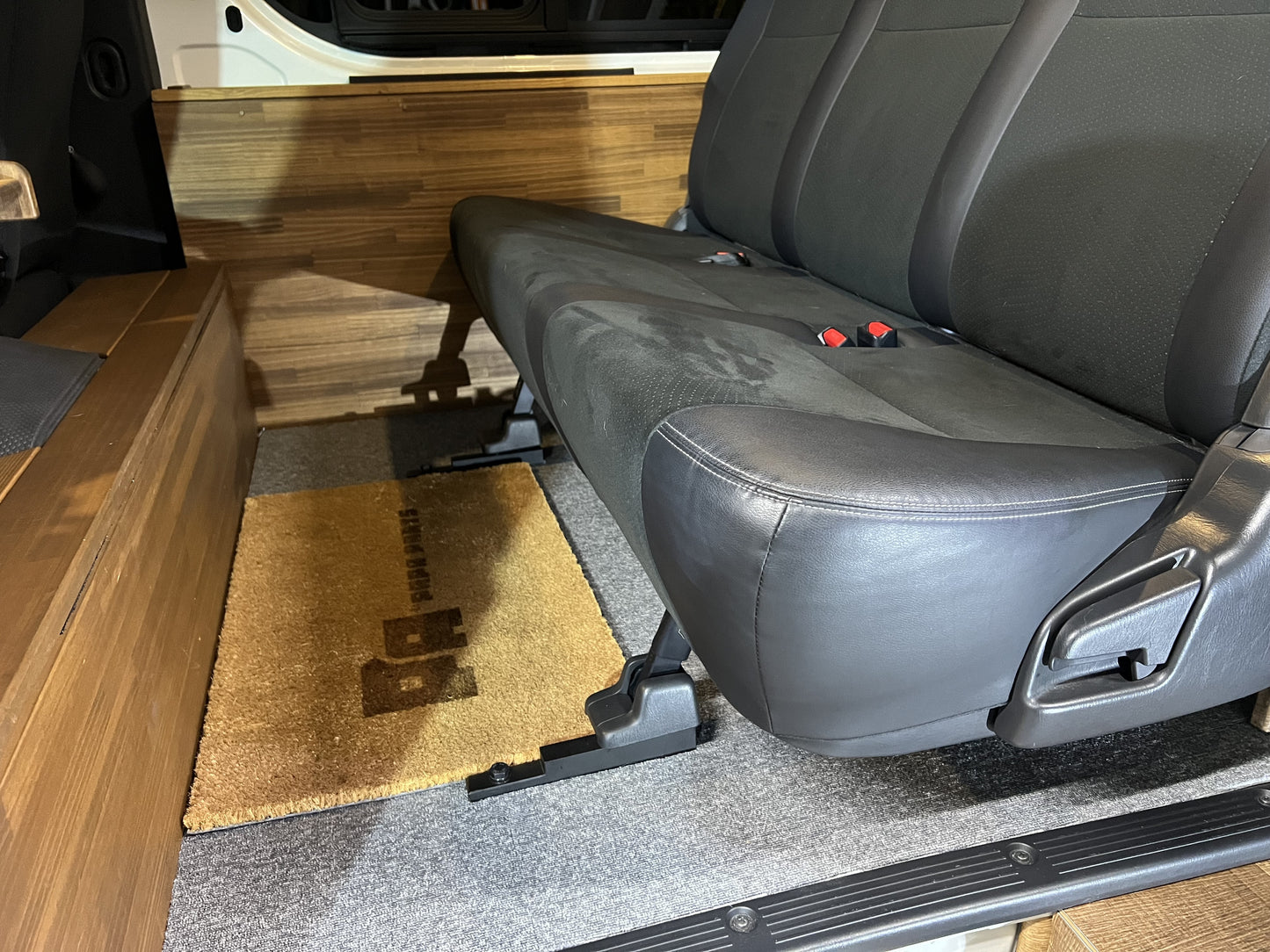 後部座席移設ブラケット