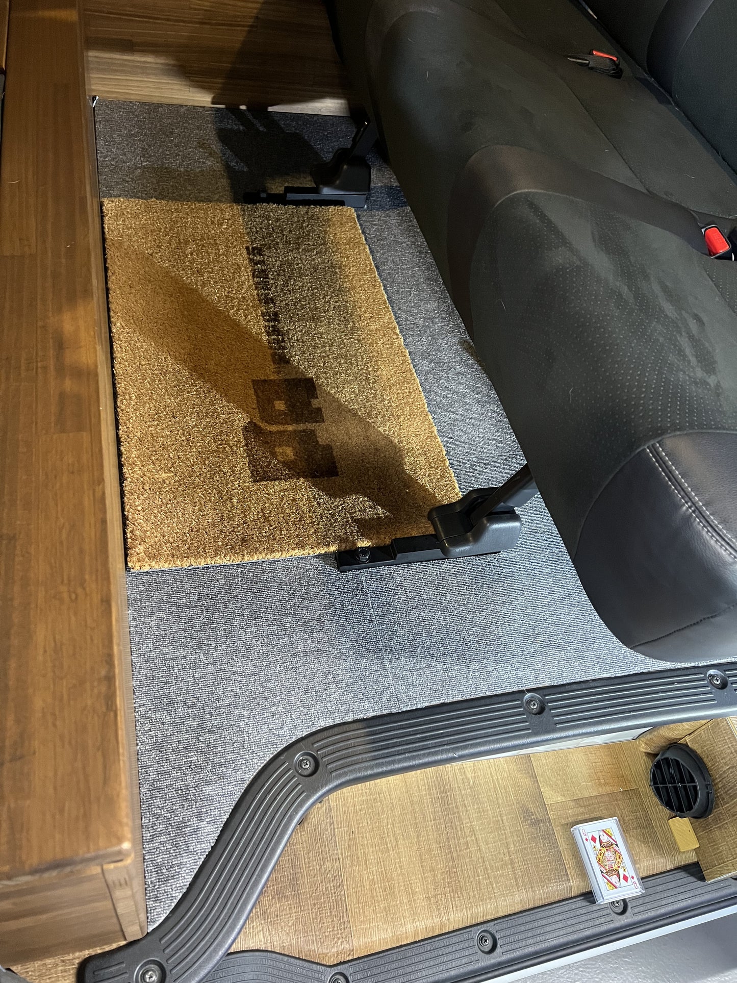 後部座席移設ブラケット