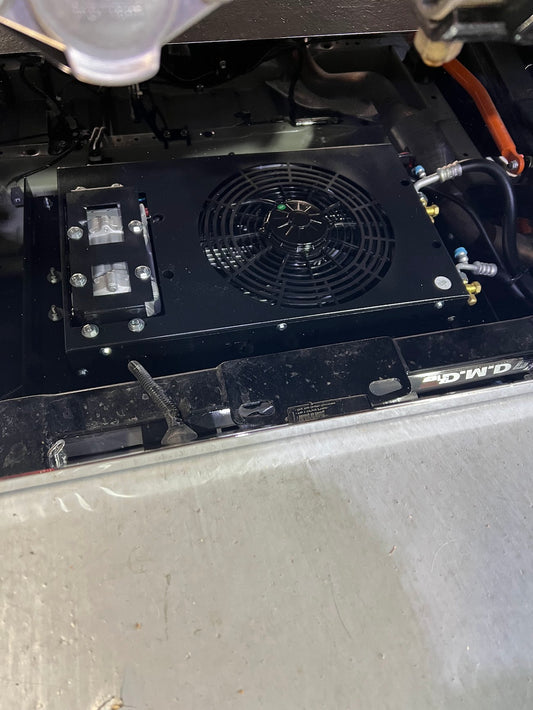 【キャンペーン】ハイエース200系室外機取り付けブラケット　薄型クーラーセット 限定4台　4月10日から発送　（室内機は黒色になります）